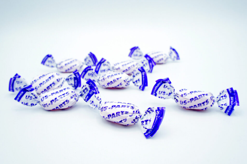 logoga karamellikommid reklaamkingituseks