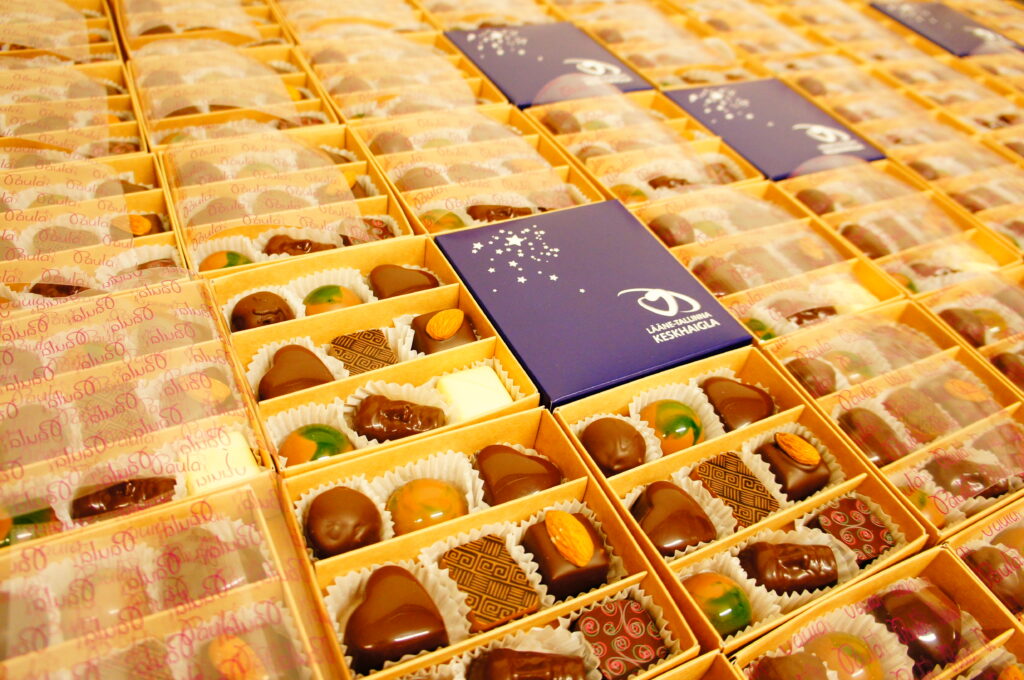 Logoga kommikarbid töötajatele